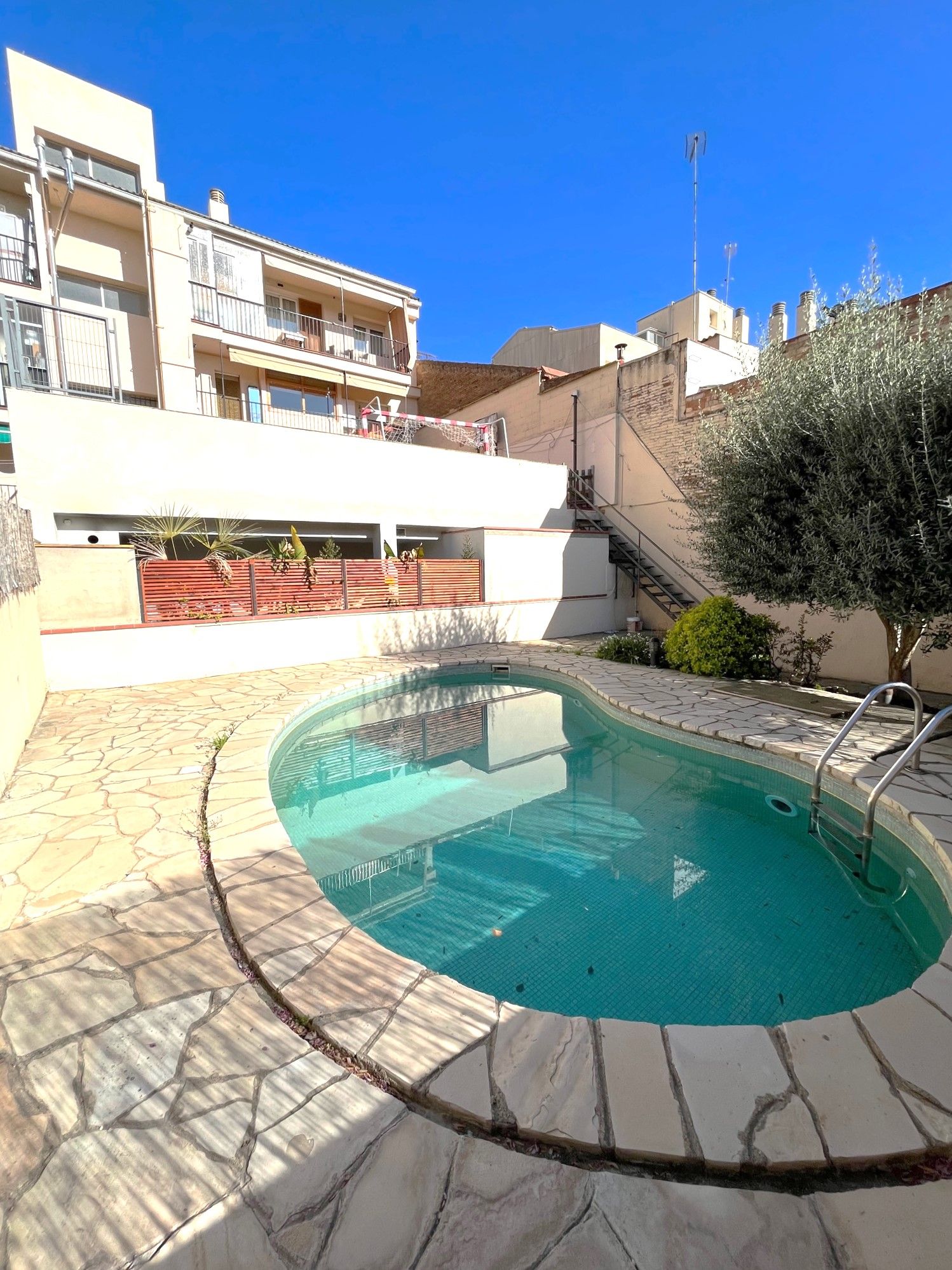 Piscina de Pis en venda en Terrassa amb Aire condicionat, Calefacció i Jardí privat