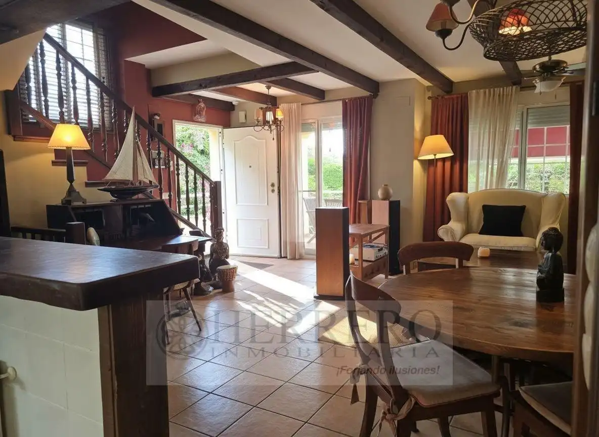 Sala de estar de Casa adosada en venta en Gandia con Aire acondicionado, Calefacción y Jardín privado