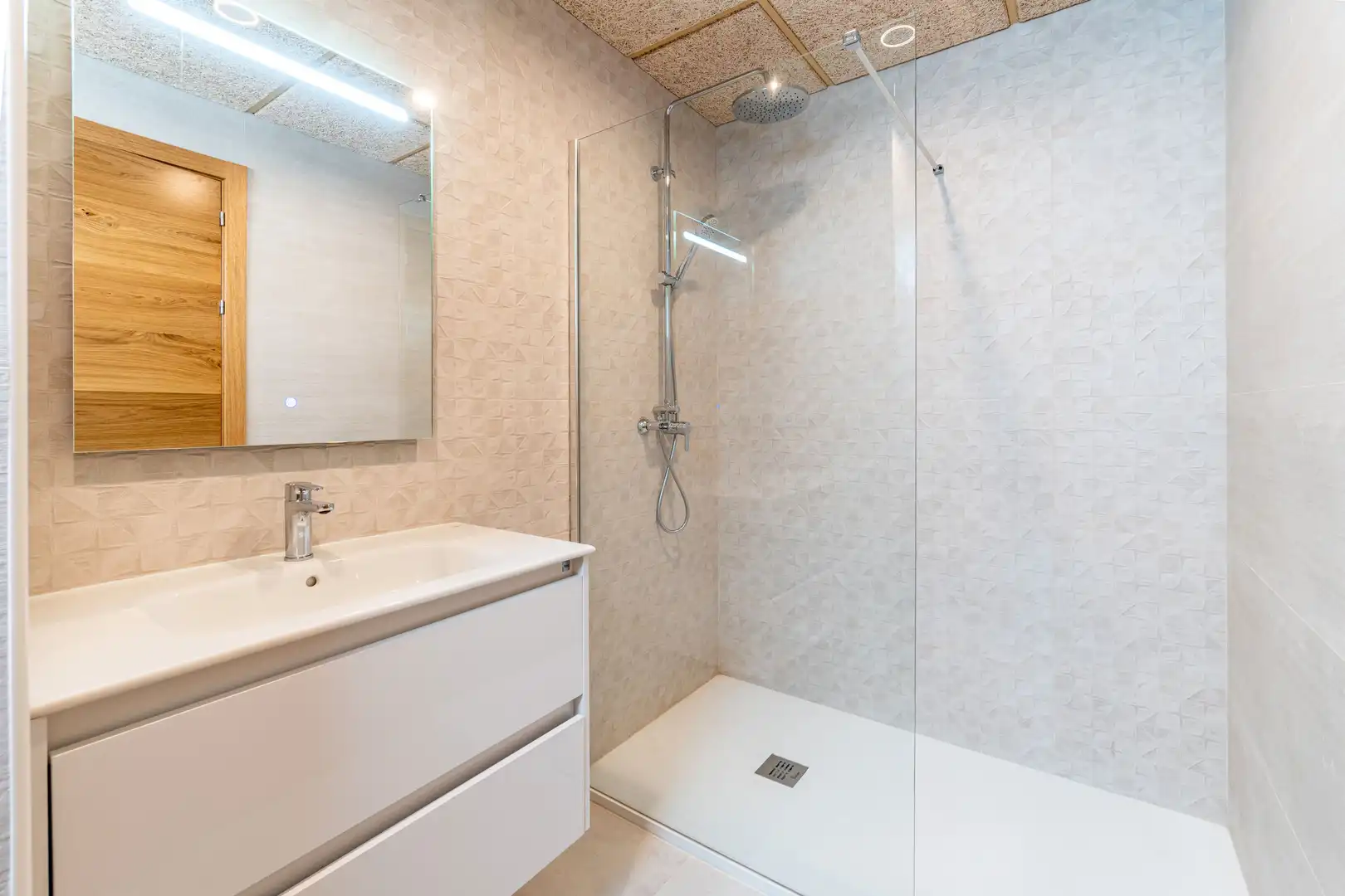 Badezimmer von Haus oder Chalet zum Verkauf in Figueres mit Klimaanlage, Heizung und Privatgarten