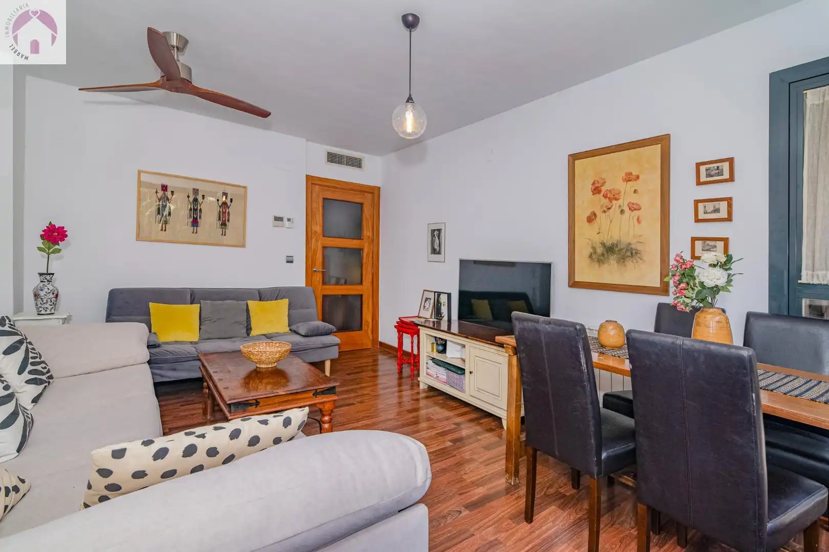 Living room of Flat for sale in Granada  with Air Conditioner, Heating and Terrace