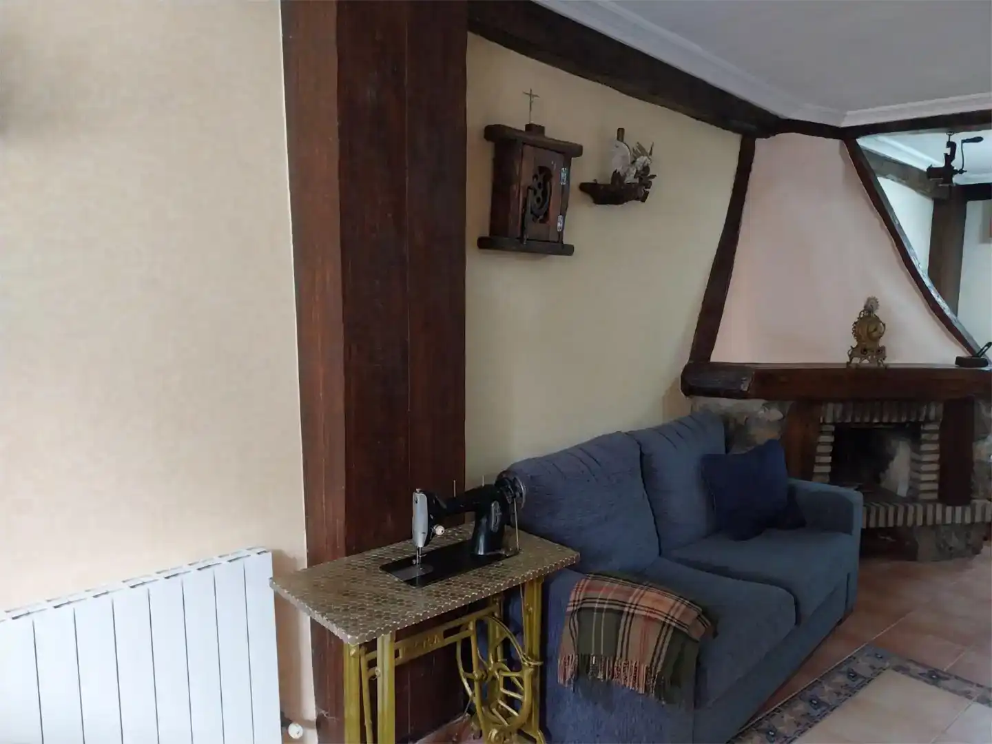 Sala de estar de Piso en venta en Castro-Urdiales con Parquet y Amueblado