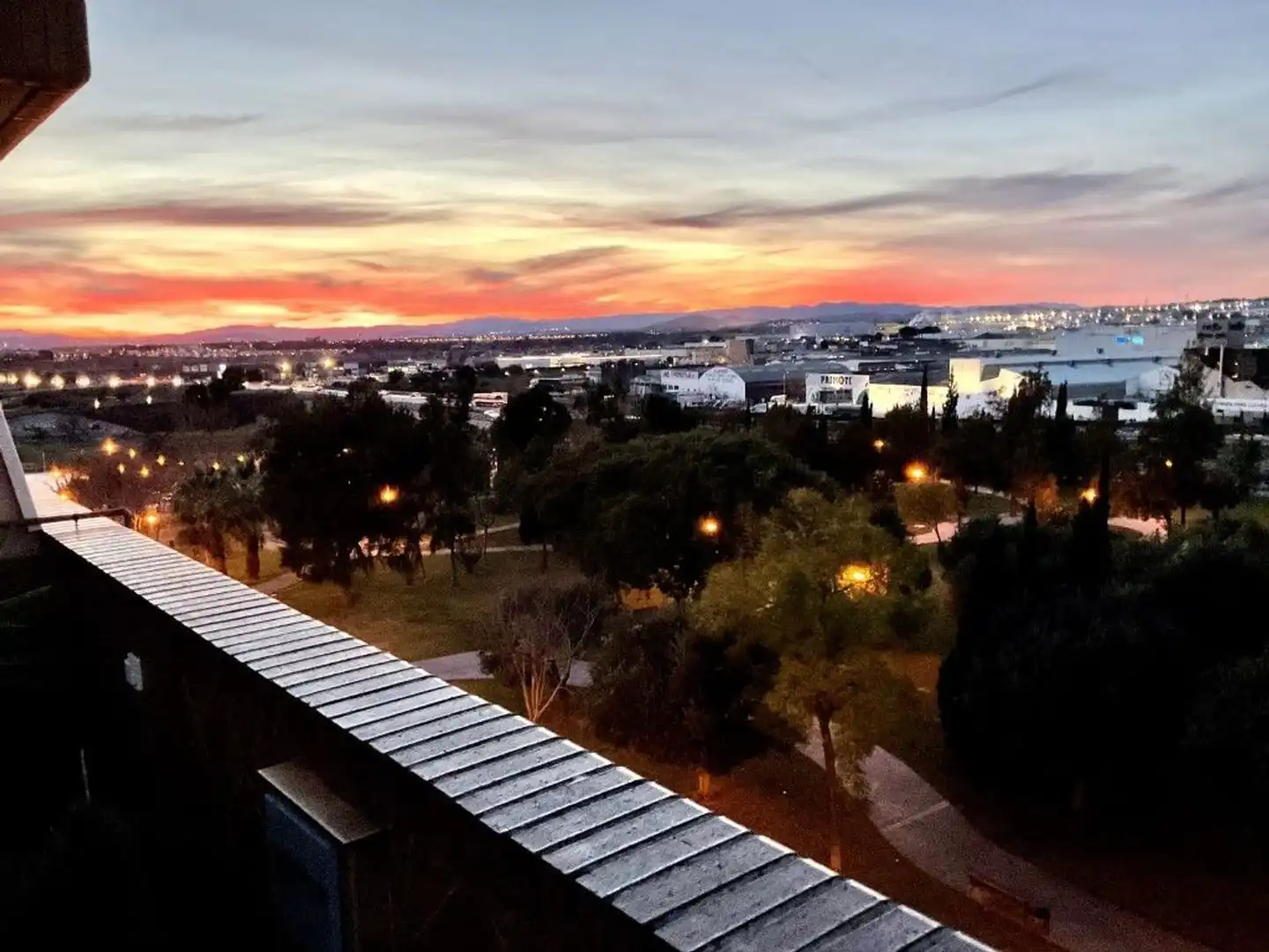 Vista exterior de Ático en venta en Paterna con Aire acondicionado, Terraza y Trastero