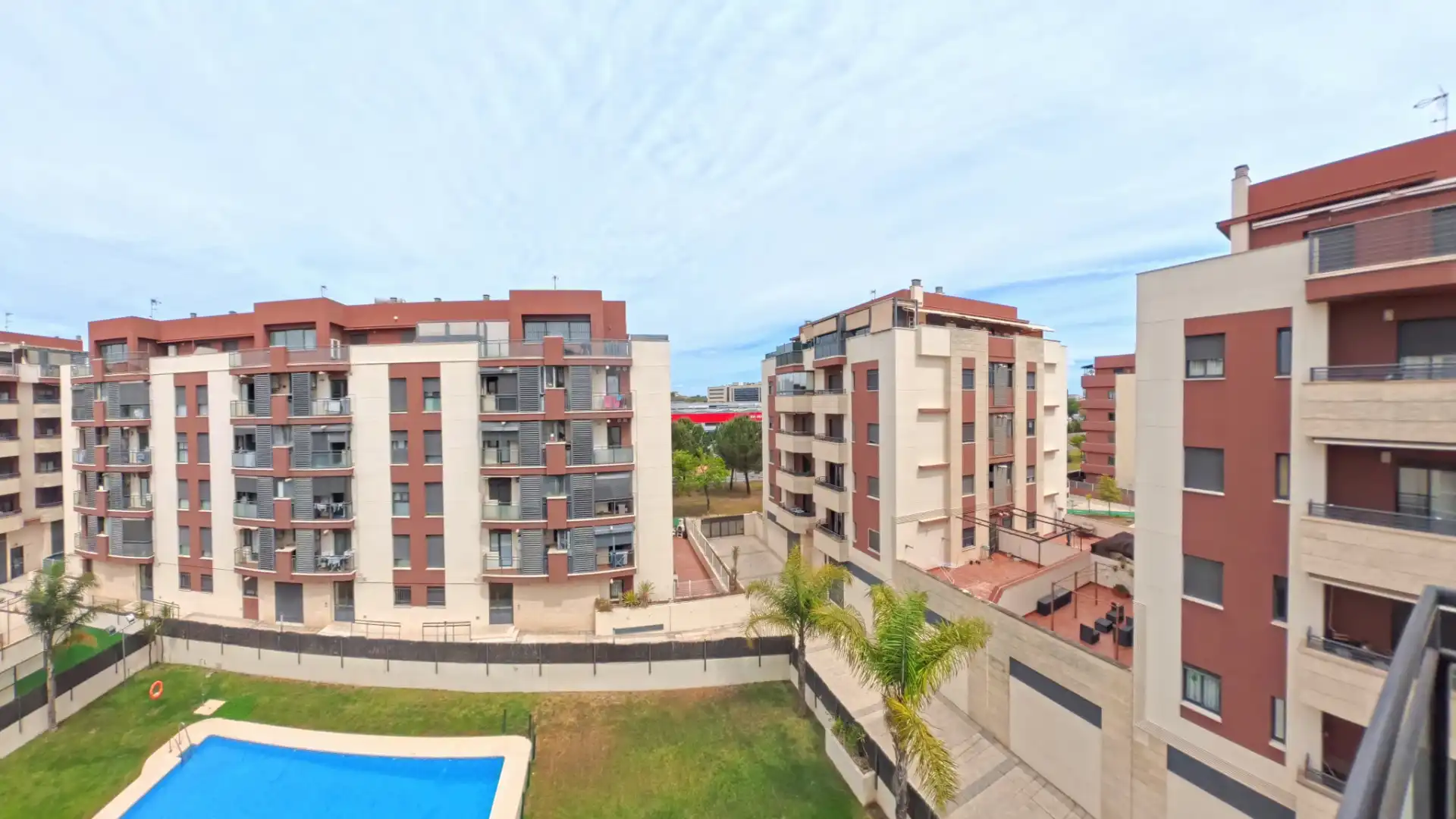 Piscina de Piso en venta en Mairena del Aljarafe con Aire acondicionado, Calefacción y Jardín privado