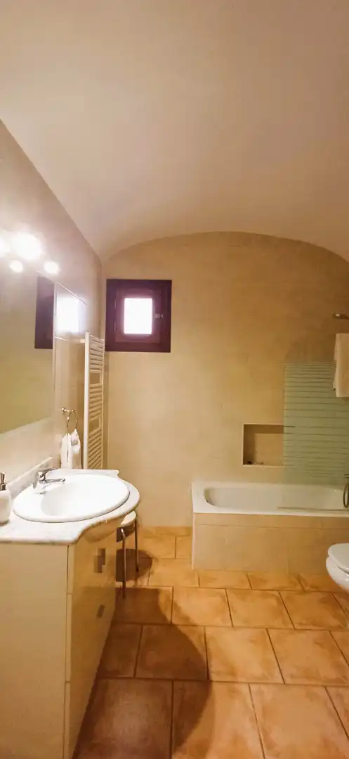 Baño de Finca rústica de alquiler en Costitx con Aire acondicionado, Calefacción y Jardín privado