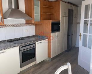 Cuina de Casa adosada en venda en Miranda de Ebro amb Terrassa i Piscina comunitària
