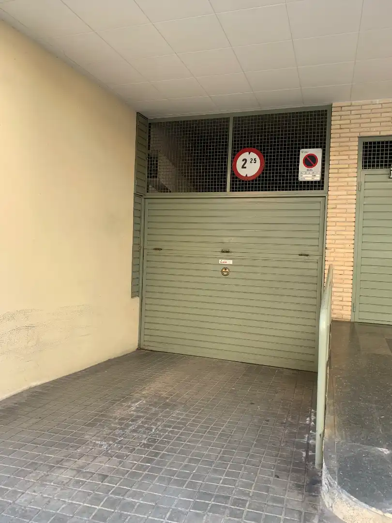 Parking de Garaje de alquiler en Mataró con Alarma