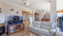Sala d'estar de Casa o xalet en venda en Cenes de la Vega amb Aire condicionat, Calefacció i Jardí privat