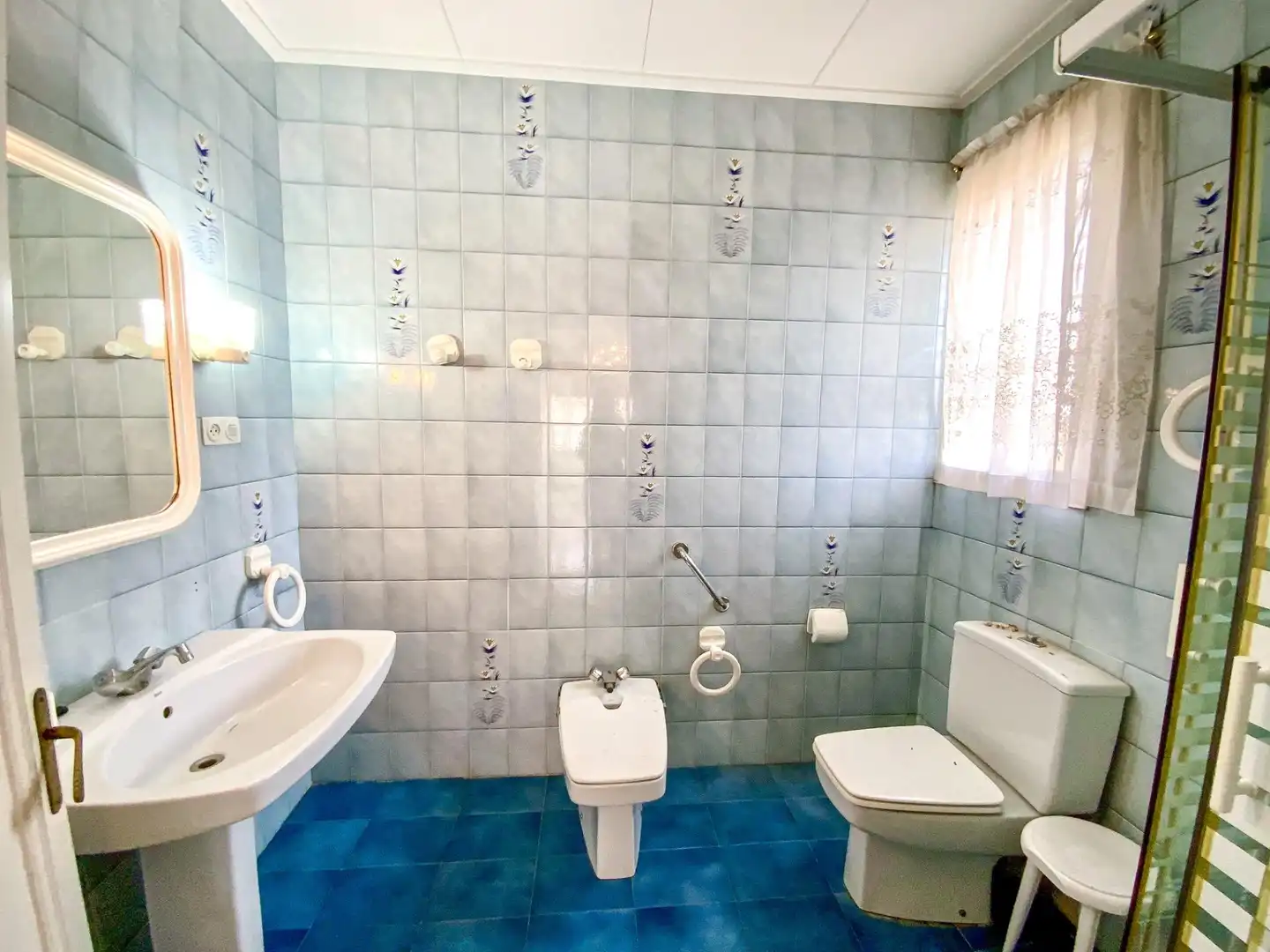 Bathroom of Detached homes for sale in El Masnou  with Private garden, Terrace and Balcony
