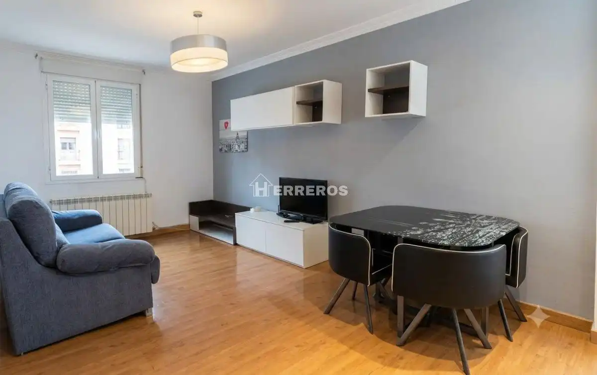 Sala d'estar de Apartament en venda en  Logroño amb Calefacció i Parquet