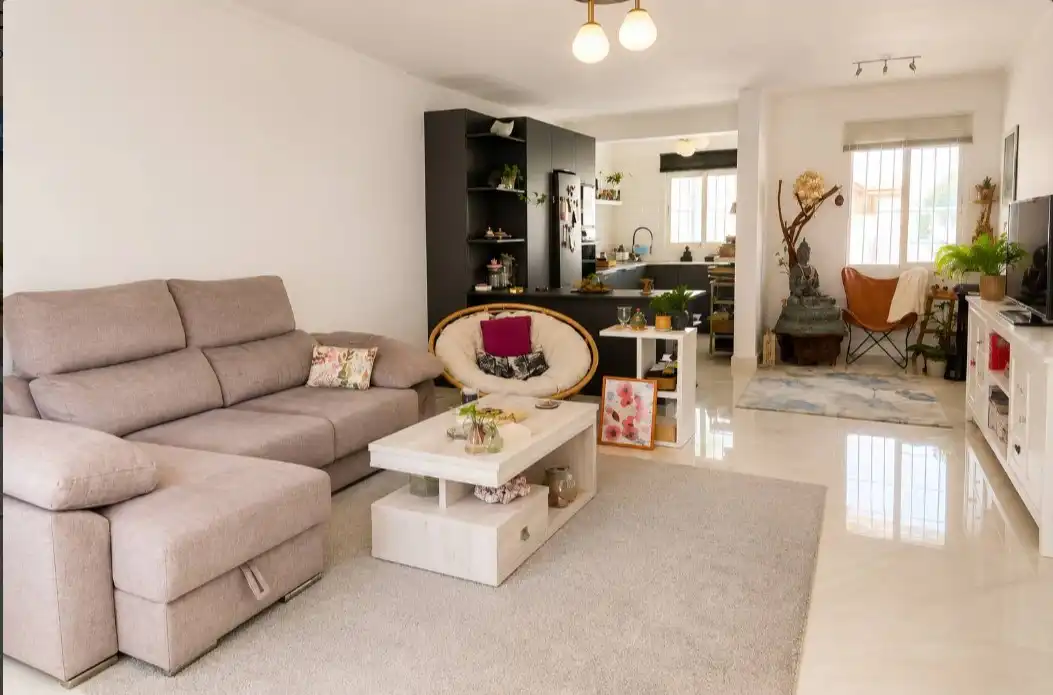 Sala de estar de Dúplex en venta en Torrevieja con Terraza, Piscina y Amueblado