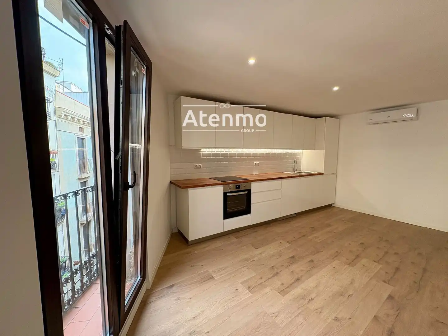 Vista exterior de Piso en venta en Barcelona con Aire acondicionado y Terraza