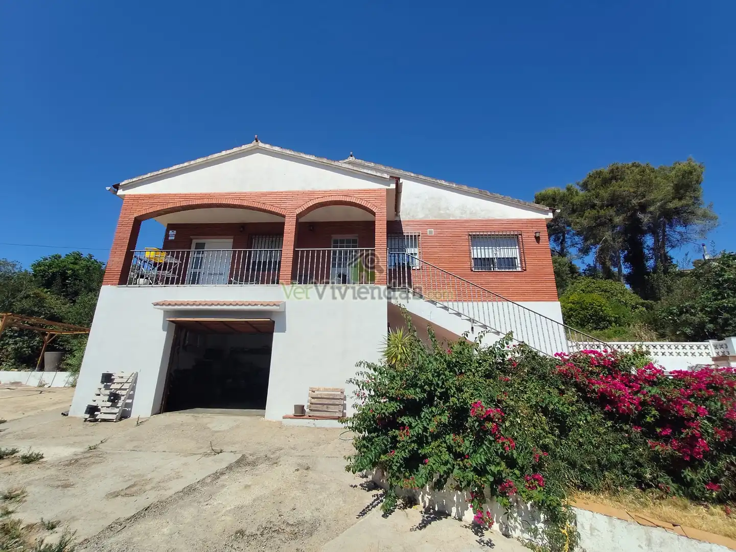 Vista exterior de Casa o xalet en venda en Vallirana amb Aire condicionat, Calefacció i Jardí privat