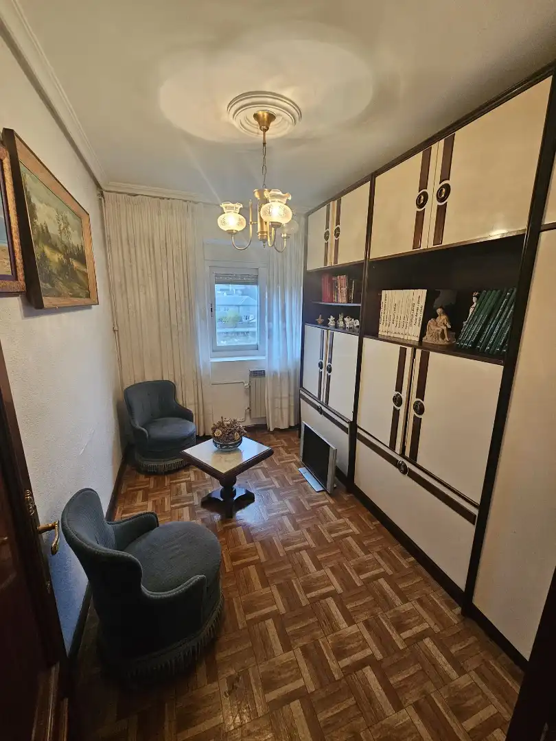 Sala de estar de Piso en venta en Reinosa con Calefacción, Terraza y Amueblado