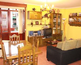 Sala d'estar de Apartament en venda en Salvatierra / Agurain amb Moblat