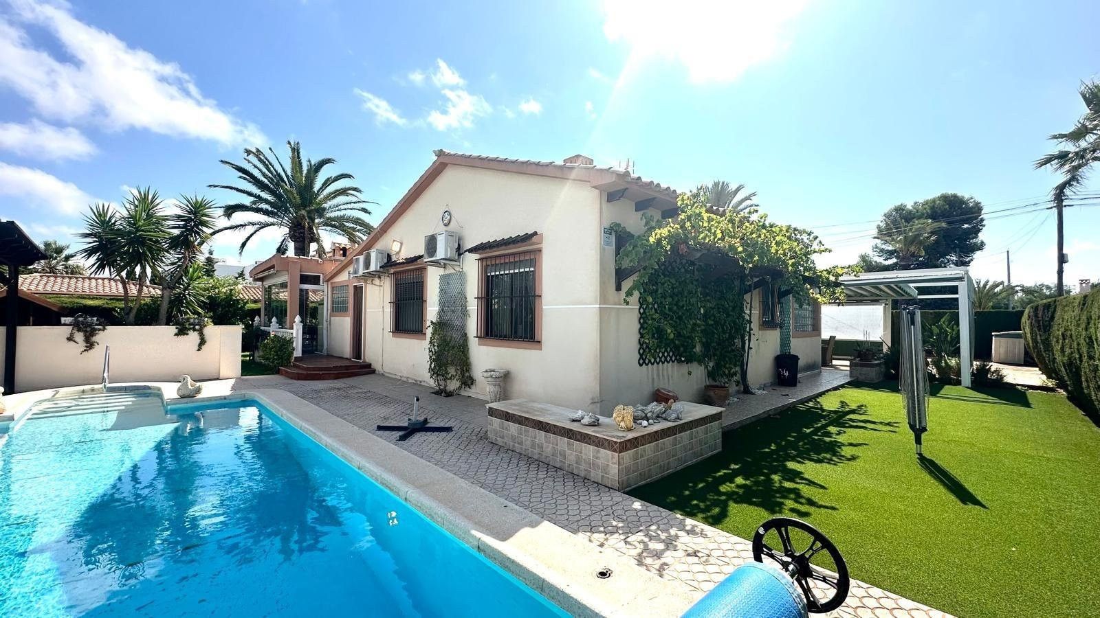 Swimming pool of House or chalet for sale in Orihuela  with Private garden, Terrace and Swimming Pool