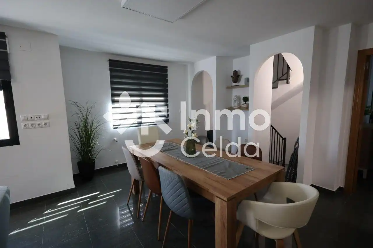 Comedor de Casa adosada en venta en Chiva con Aire acondicionado, Calefacción y Terraza