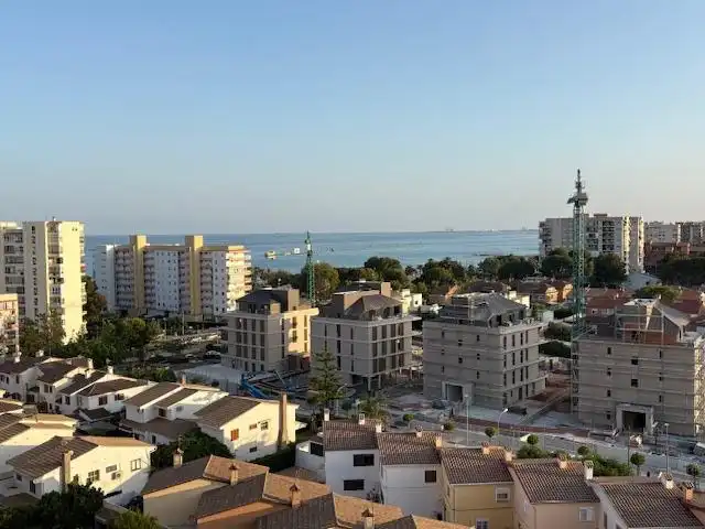 Außenansicht von Wohnungen zur Miete in Benicasim / Benicàssim mit Privatgarten, Terrasse und Gemeinschaftspool