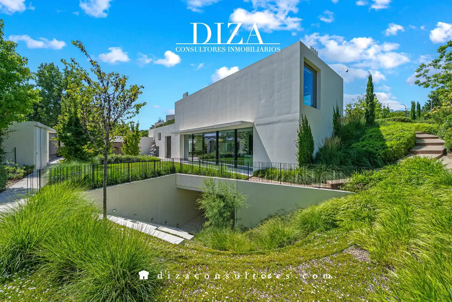Vista exterior de Casa o chalet en venta en Pozuelo de Alarcón con Aire acondicionado, Calefacción y Jardín privado