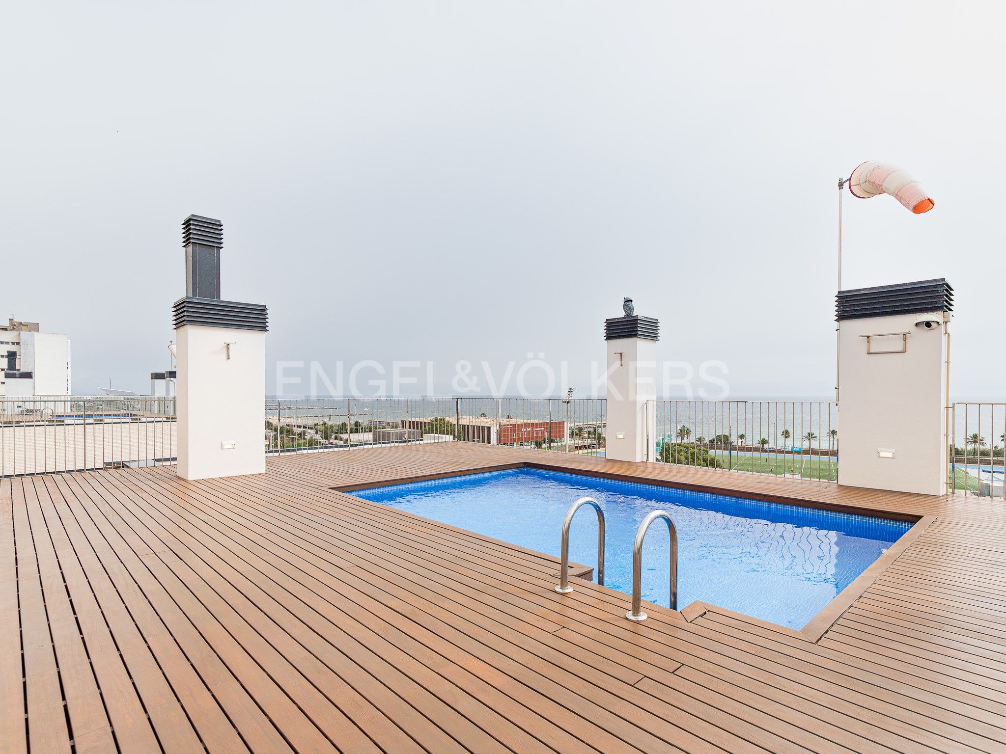 Swimming pool of Apartment to rent in  Barcelona Capital  with Air Conditioner, Heating and Parquet flooring