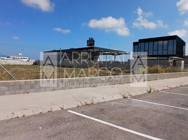 Terreno industriale in vendita a Carrer Ponent 23