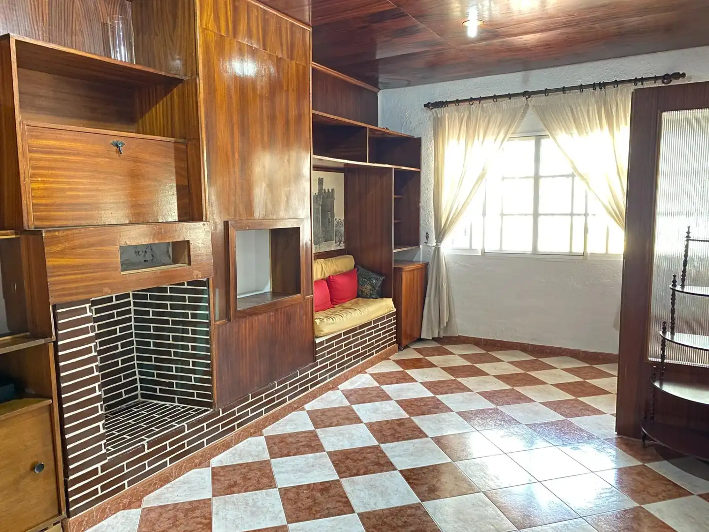 Sala d'estar de Casa adosada en venda en Camas amb Aire condicionat, Terrassa i Balcó