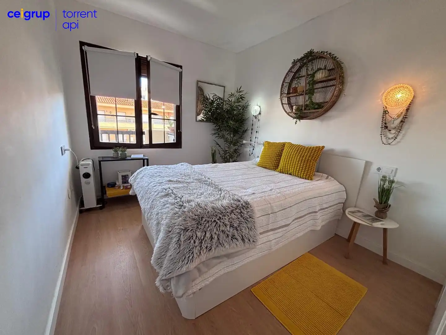 Schlafzimmer von Dachboden zum Verkauf in L'Escala mit Klimaanlage und Terrasse