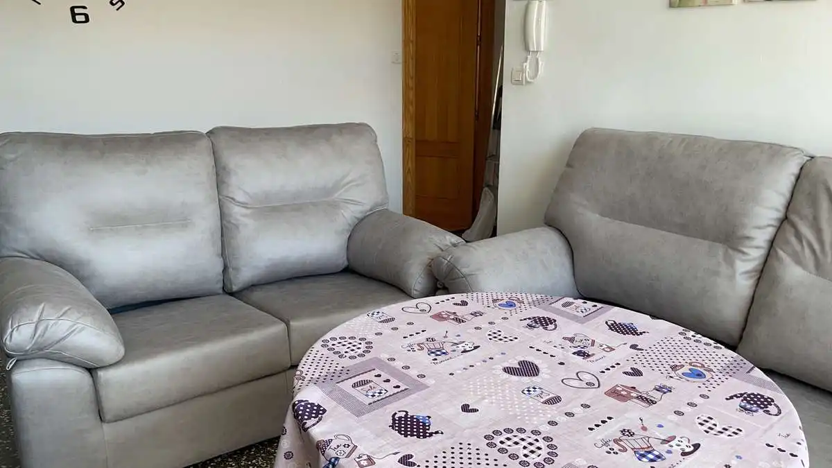 Sala de estar de Piso para compartir en Granada con Amueblado