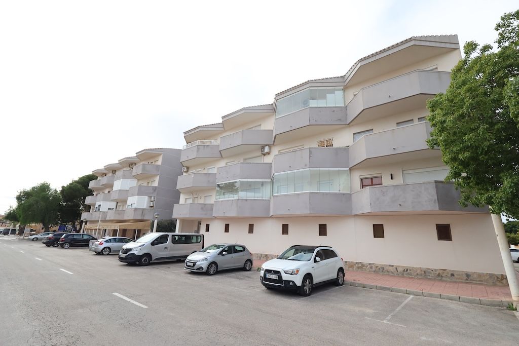Vista exterior de Apartament en venda en Orihuela amb Terrassa i Moblat