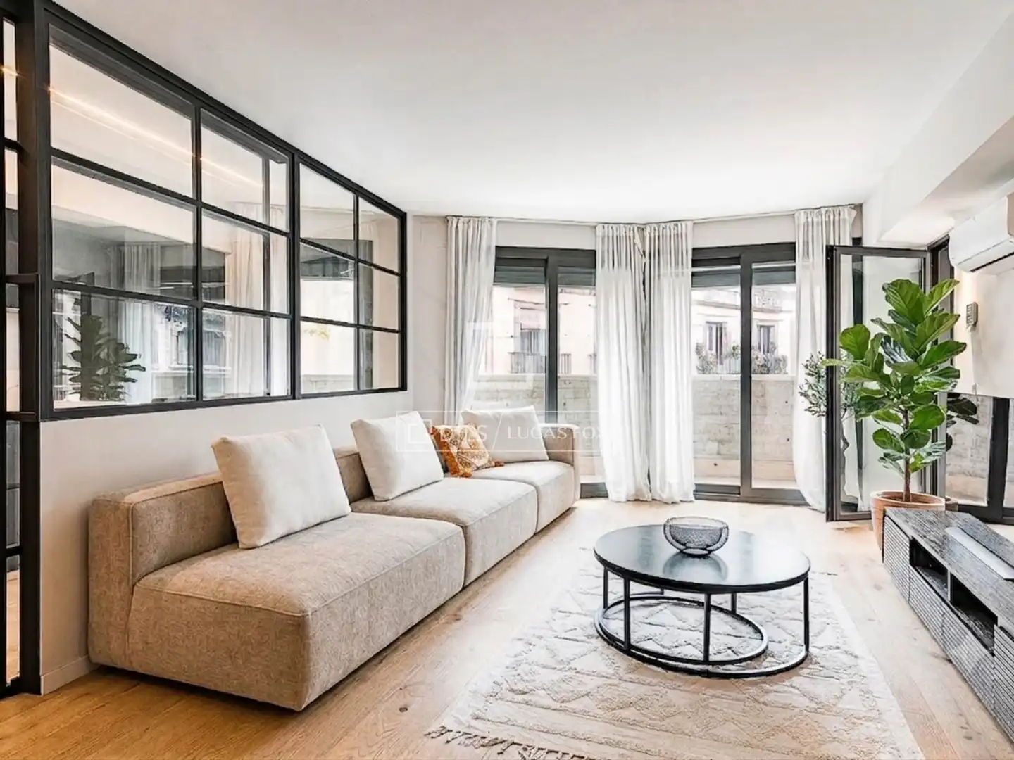 Sala de estar de Piso en venta en Barcelona con Aire acondicionado, Terraza y Balcón