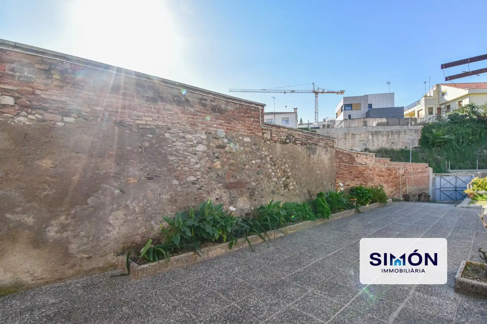 Vista exterior de Casa o xalet en venda en Olesa de Montserrat amb Jardí privat i Traster