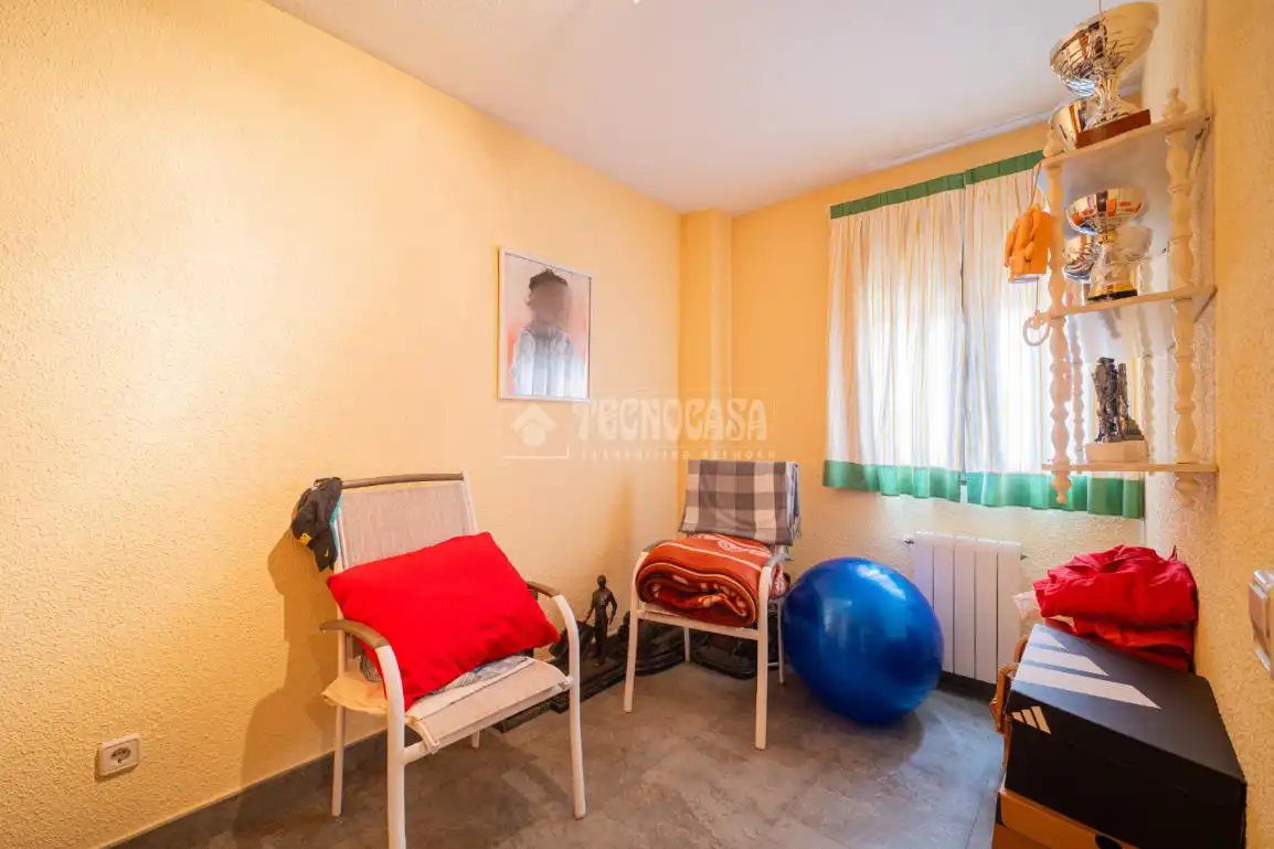 Habitación de Casa adosada en venta en Arganda del Rey con Aire acondicionado y Amueblado