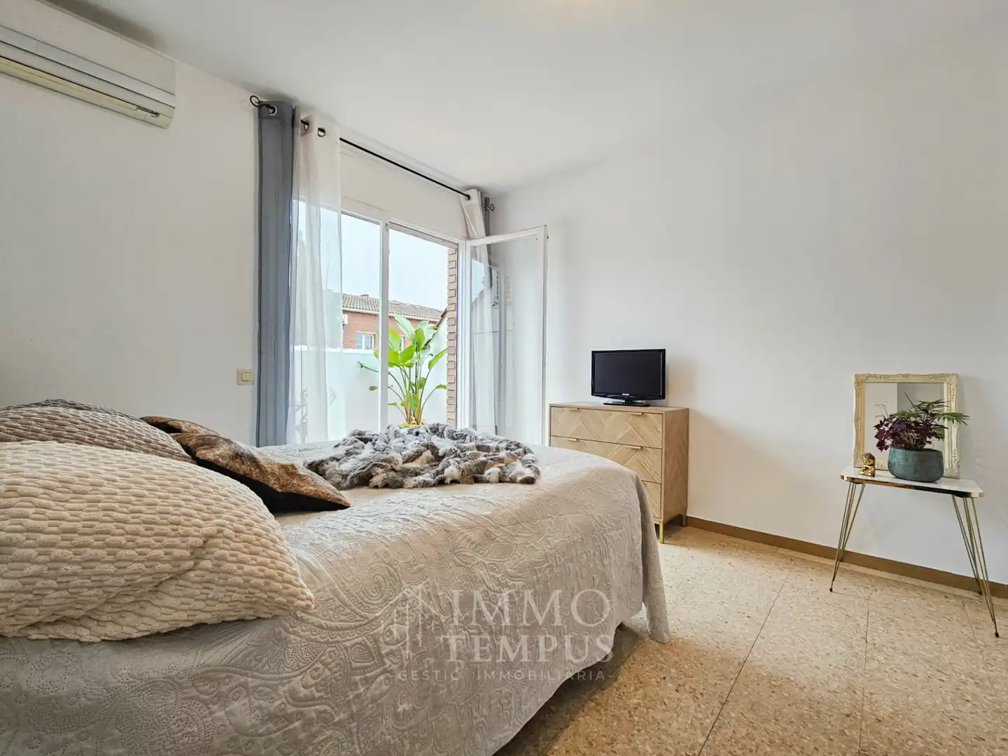 Habitación de Casa adosada en venta en Sant Cugat del Vallès con Jardín privado, Parquet y Terraza
