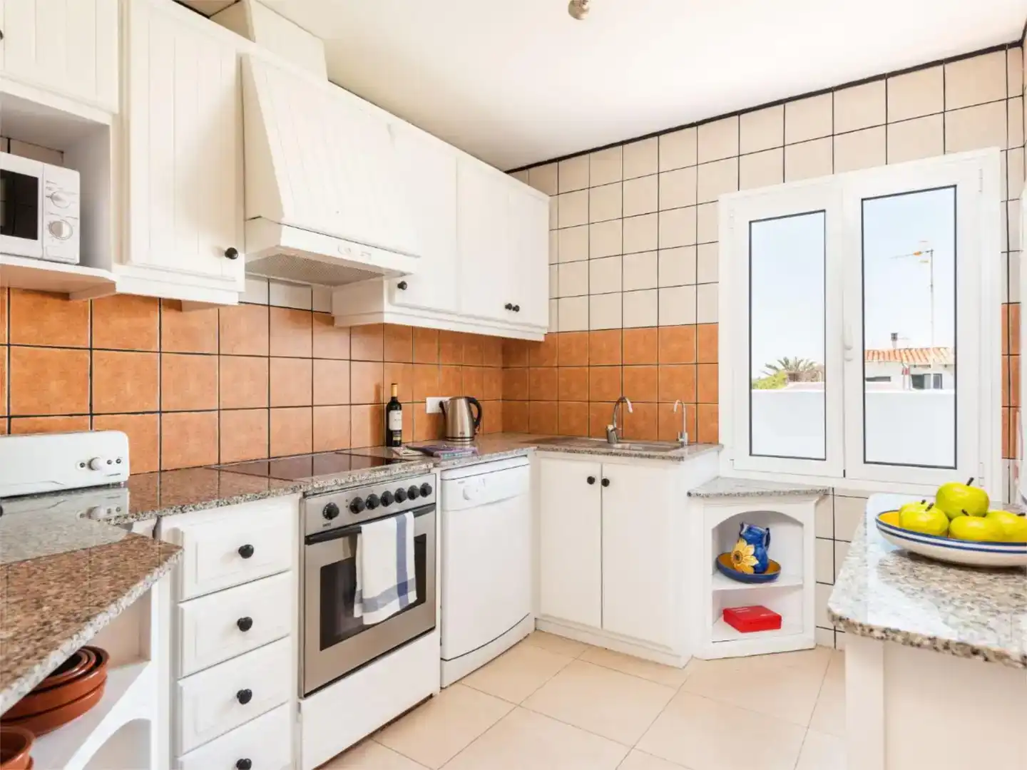 Cuina de Casa o xalet de lloguer en Ciutadella de Menorca amb Aire condicionat, Jardí privat i Piscina