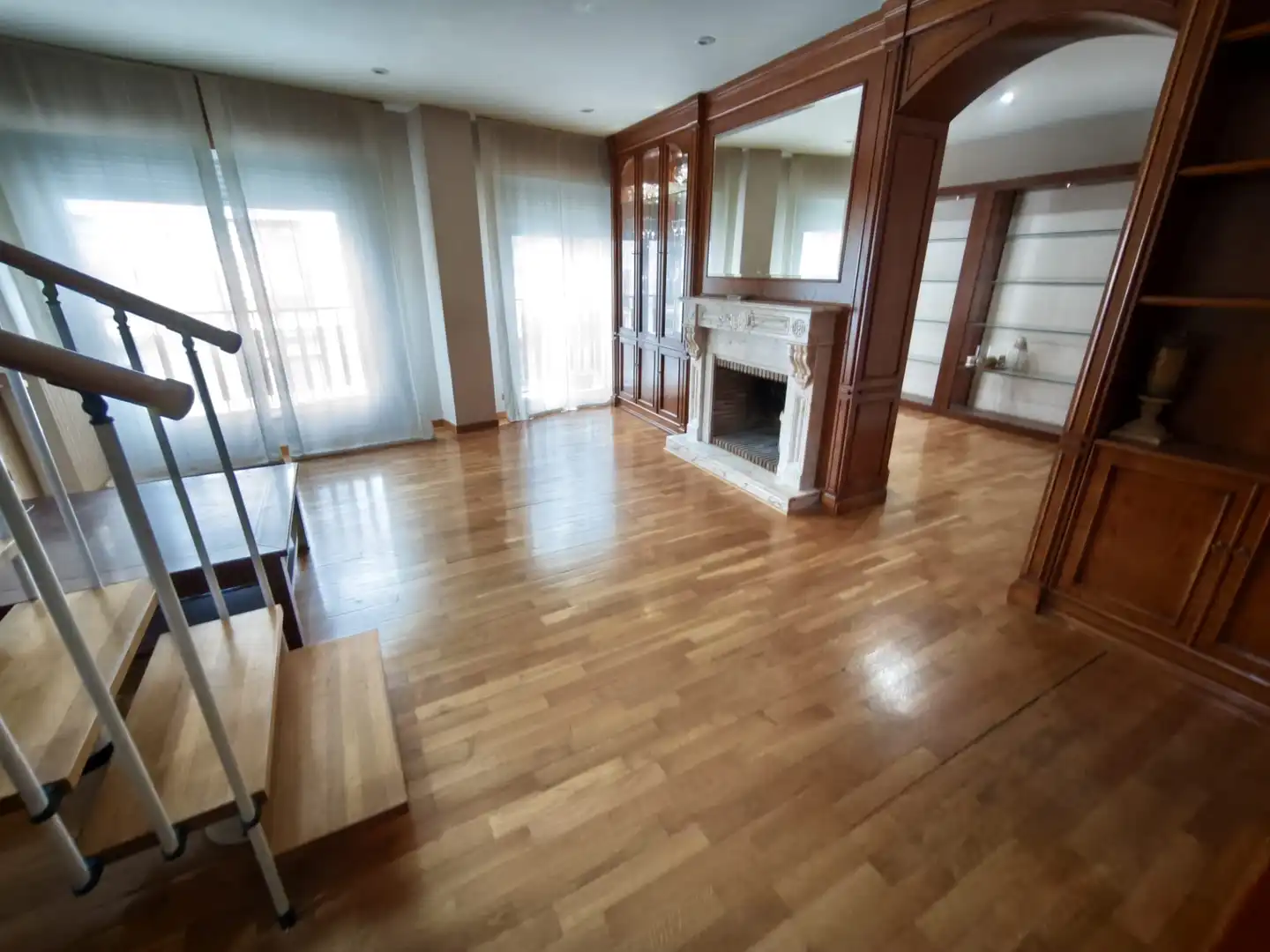 Sala d'estar de Dúplex en venda en Albacete amb Calefacció, Parquet i Jacuzzi