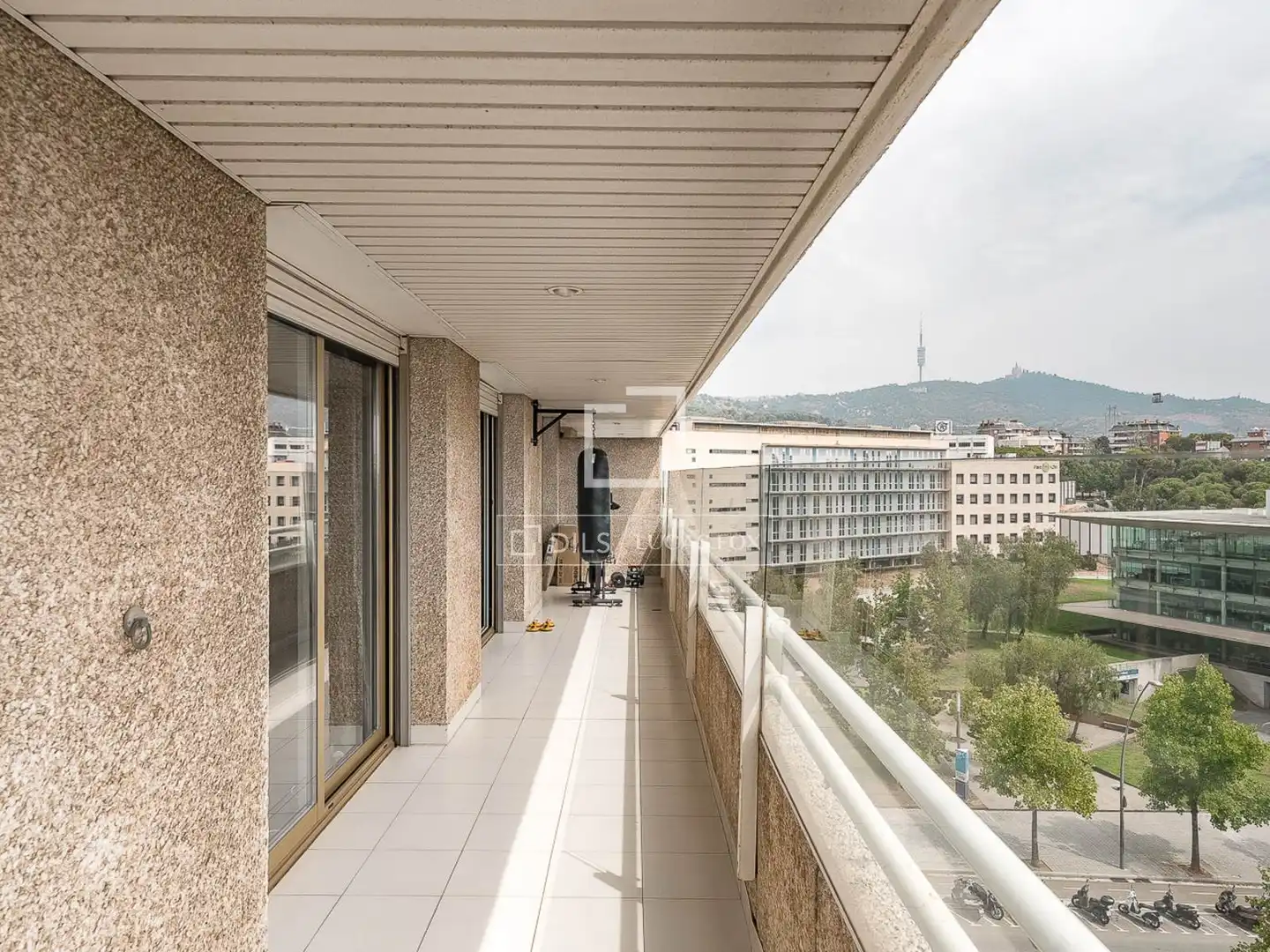 Terrassa de Pis en venda en Barcelona amb Aire condicionat i Traster