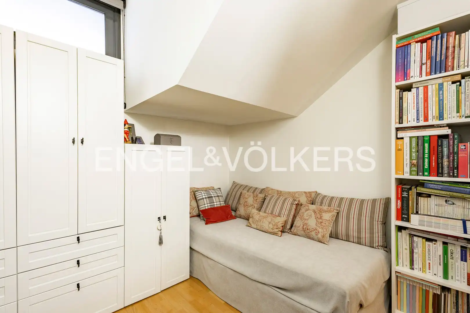 Bedroom of Duplexes for sale in Barcelona  with Air Conditioner, Heating and Parquet flooring