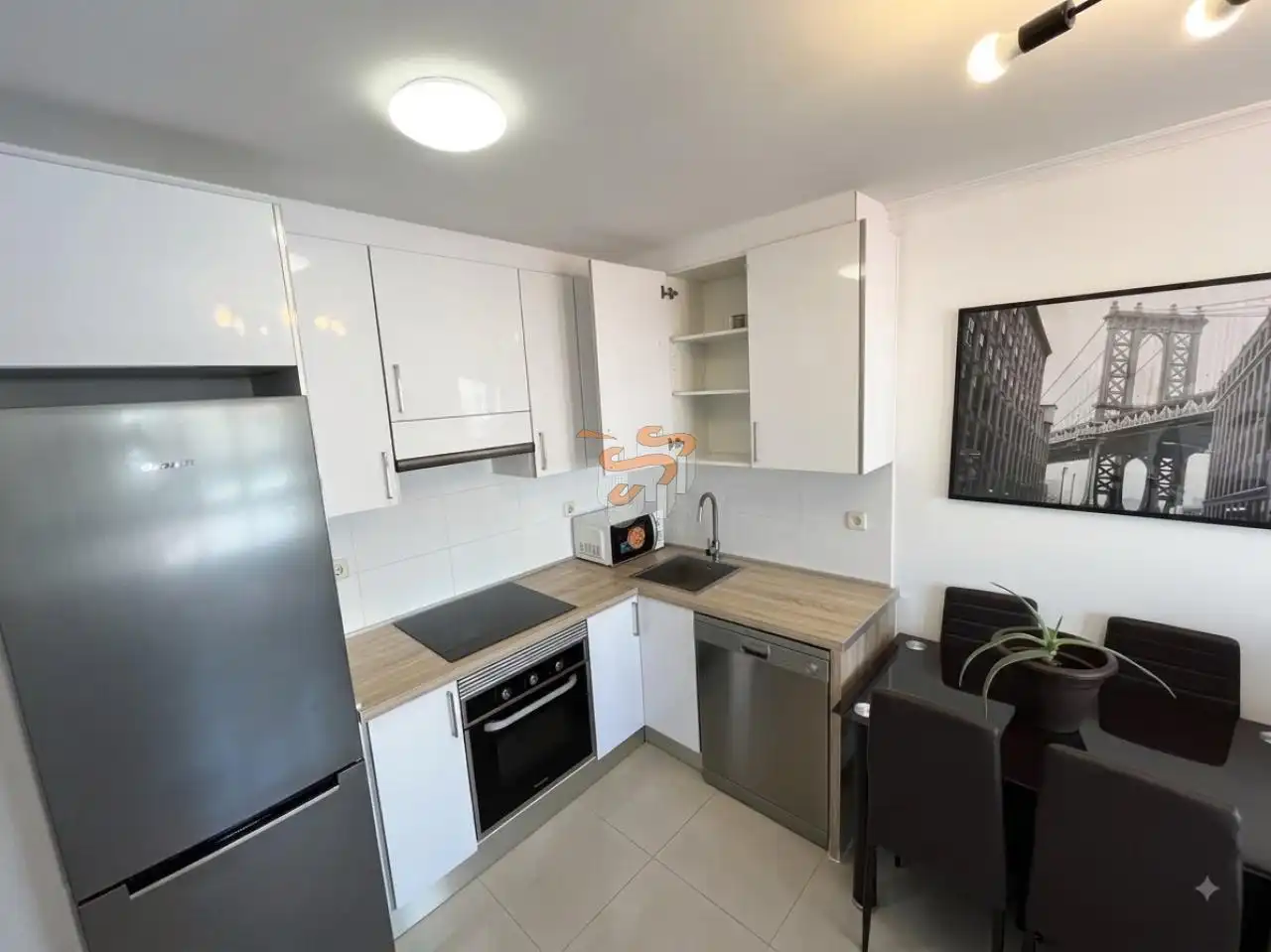 Cuina de Apartament de lloguer en Ferrol amb Calefacció, Traster i Moblat