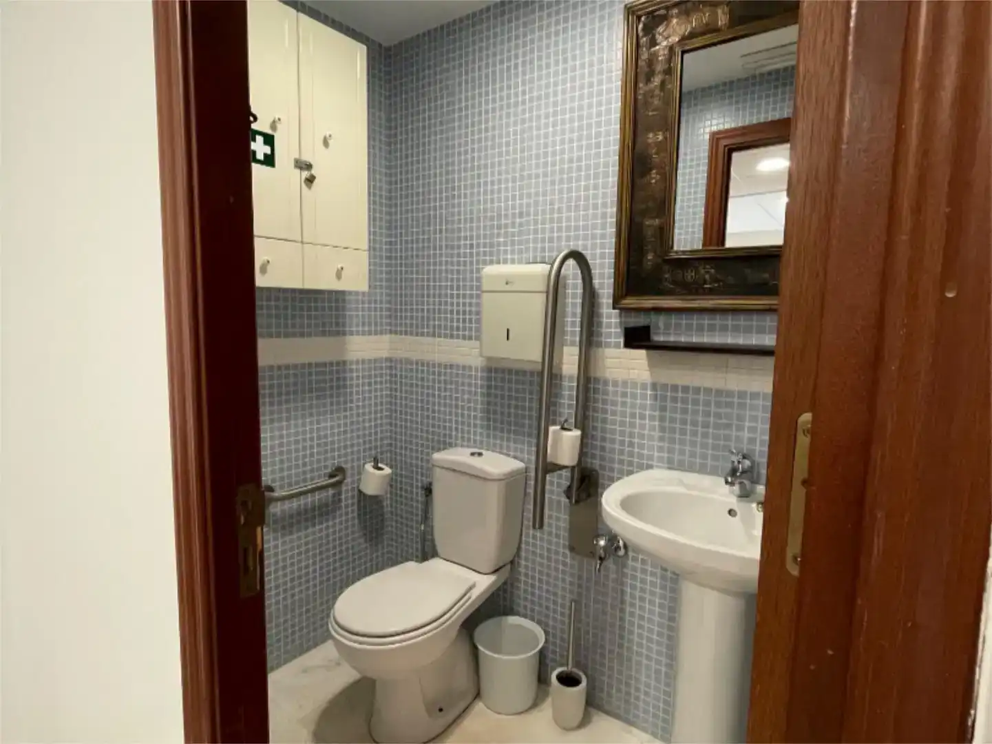 Badezimmer von Büro zur Miete in Melilla