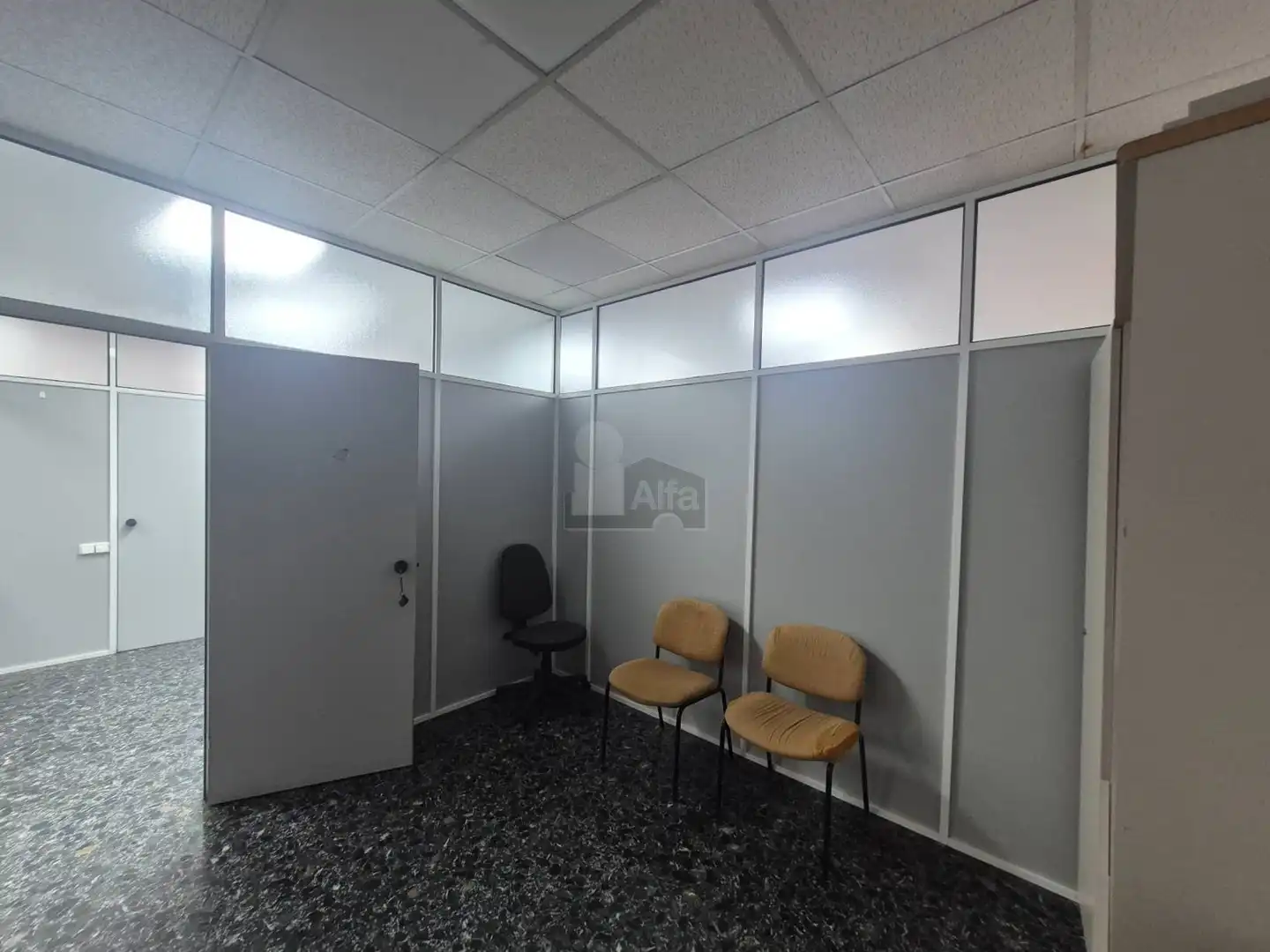 Office for rent in Patraix