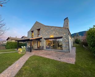 Vista exterior de Casa o xalet en venda en Jaca amb Calefacció, Jardí privat i Parquet