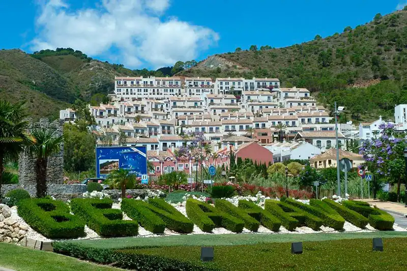 Vista exterior de Oficina en venda en Marbella amb Aire condicionat, Moblat i Internet