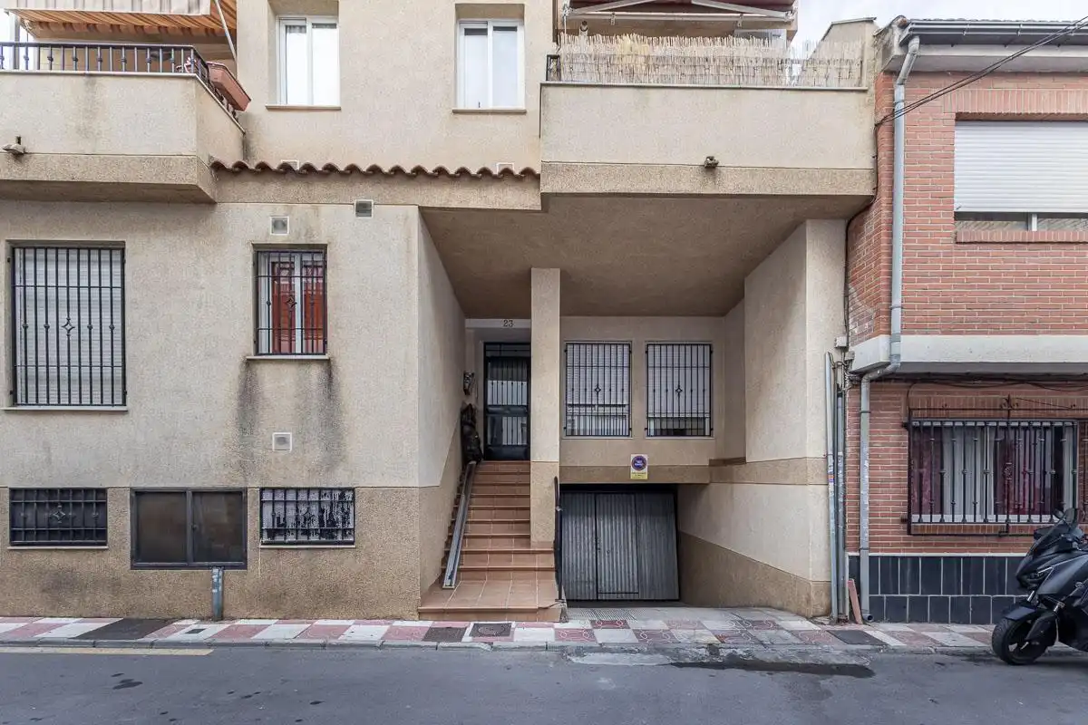 Vista exterior de Planta baja en venta en Armilla con Aire acondicionado y Amueblado