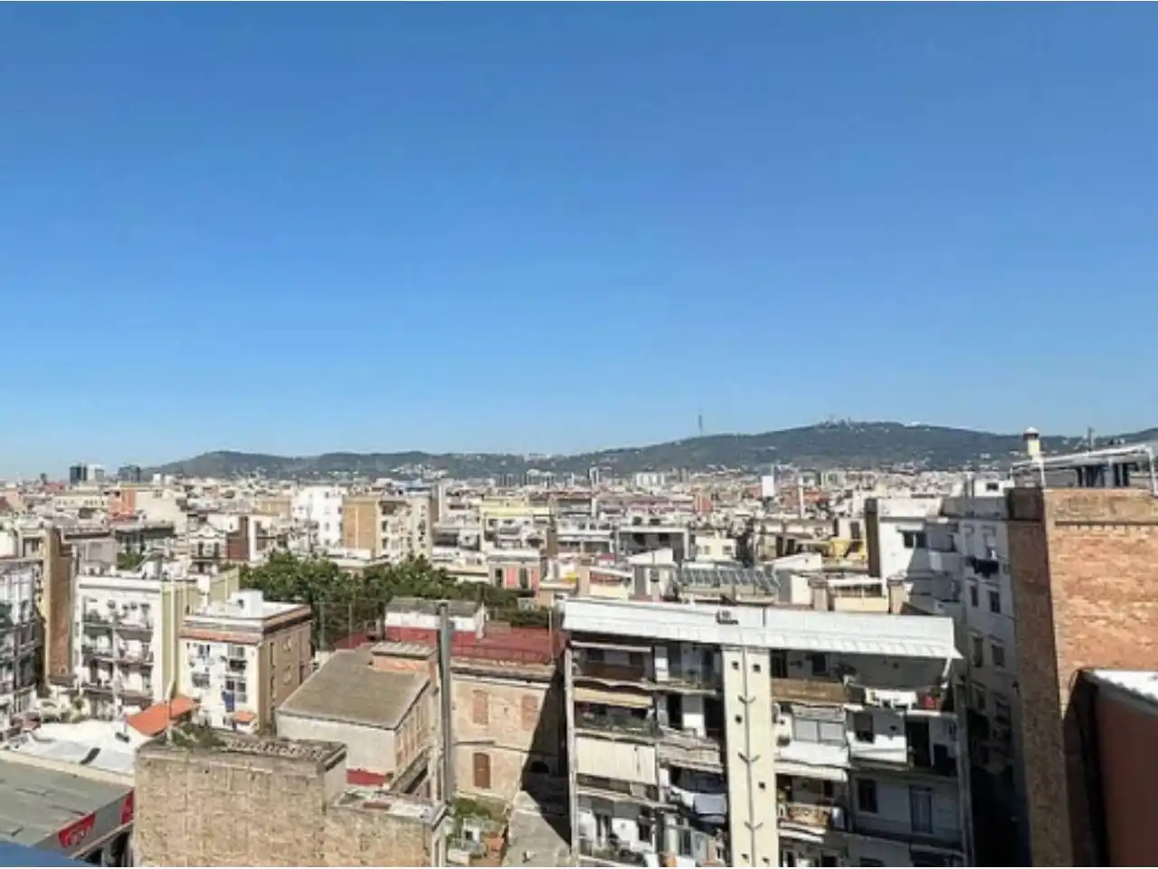 Vista exterior de Àtic en venda en Barcelona amb Terrassa i Balcó