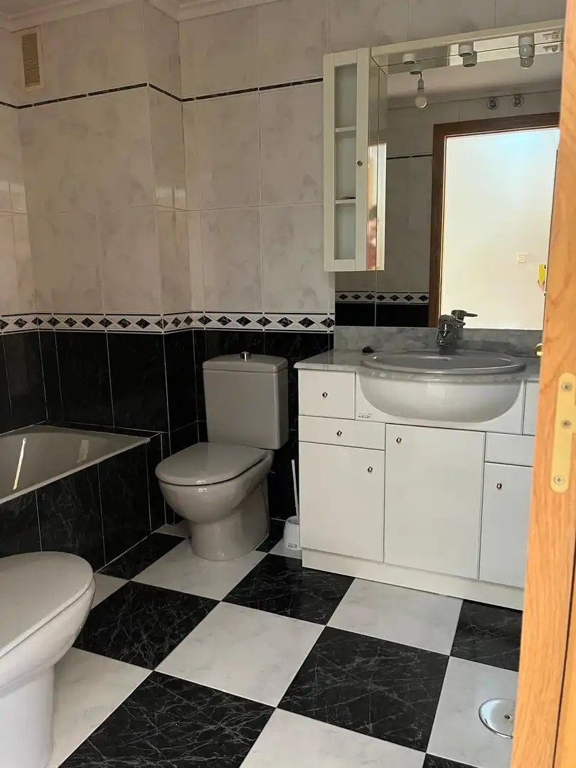 Bany de Casa o xalet en venda en Ponferrada amb Parquet