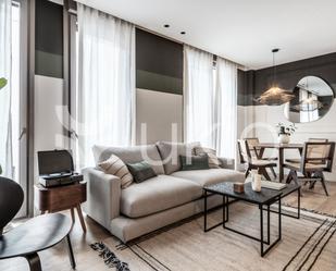 Sala d'estar de Apartament de lloguer en  Madrid Capital amb Aire condicionat, Calefacció i Piscina