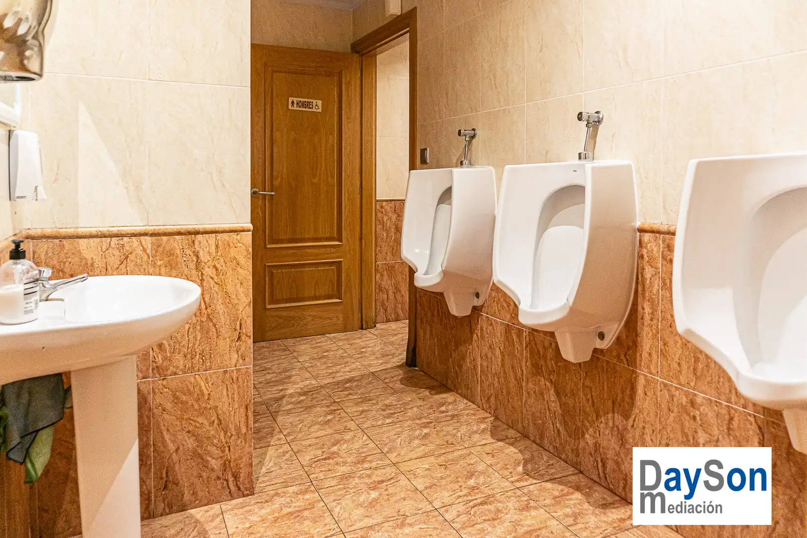 Baño de Edificio en venta en Castillo de Locubín