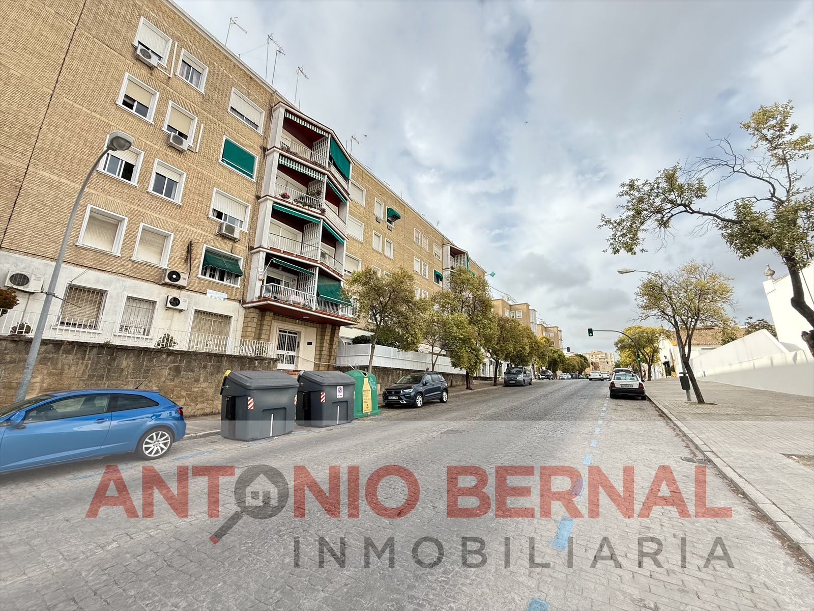 Vista exterior de Pis en venda en Jerez de la Frontera amb Terrassa i Traster