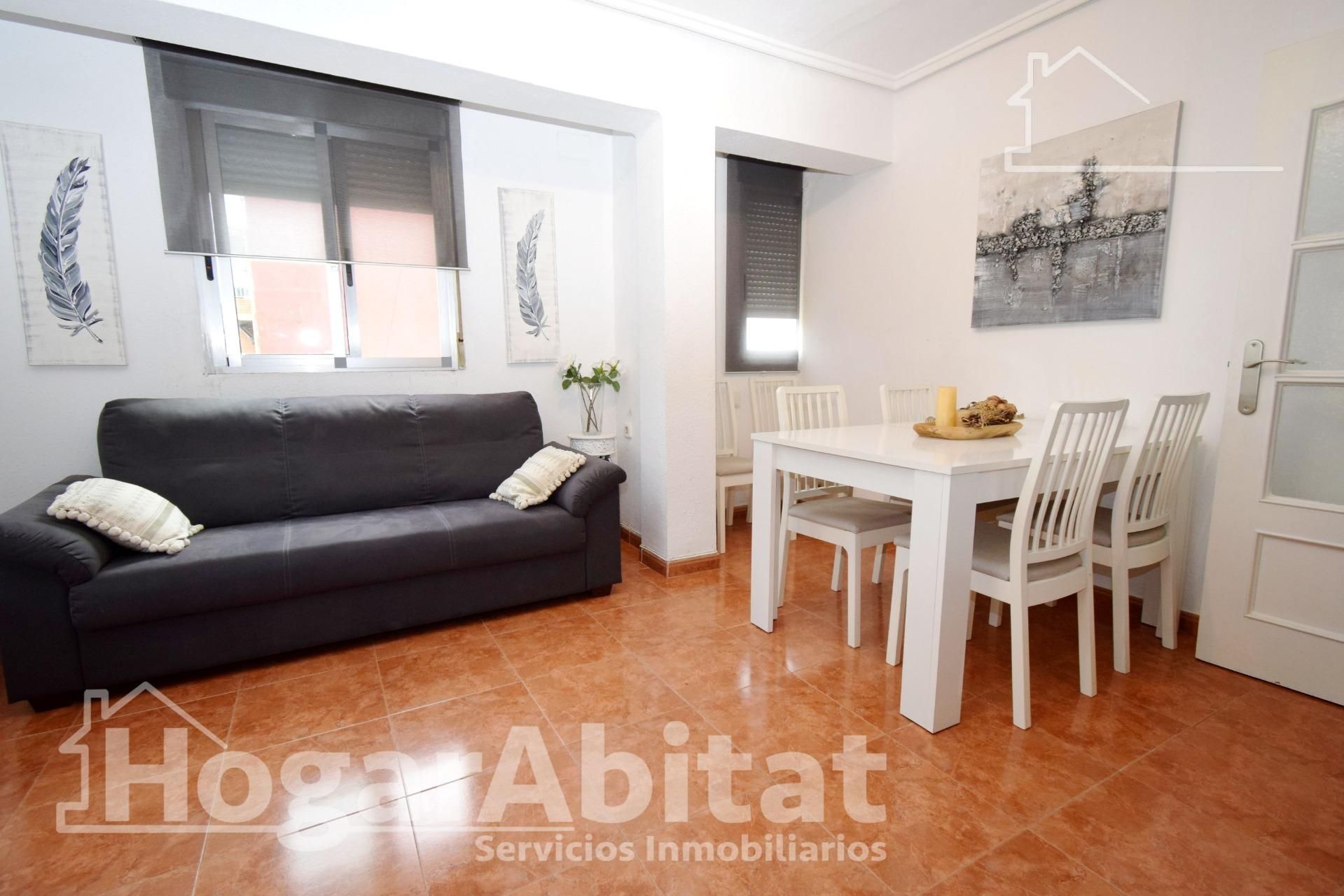 Living room of Flat for sale in  Valencia Capital  with Air Conditioner, Heating and Storage room