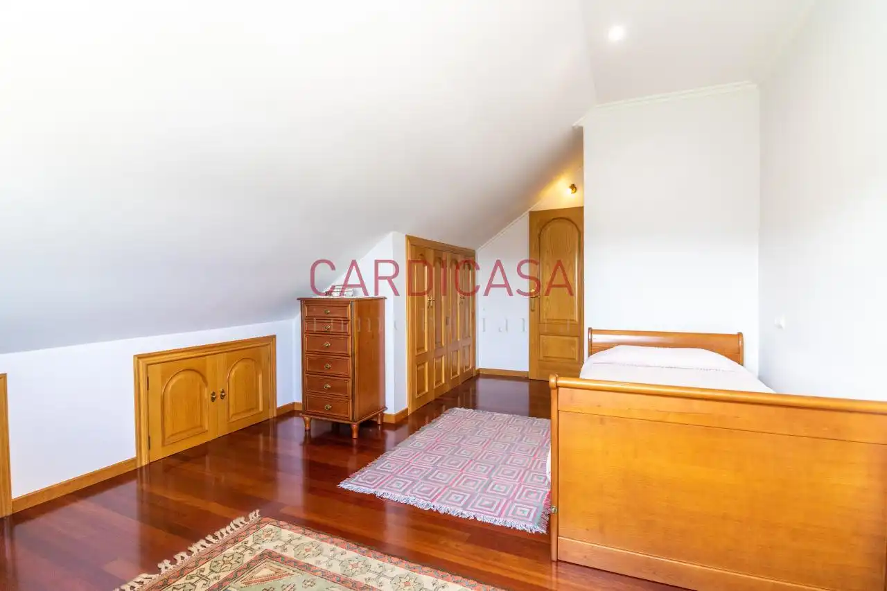 Habitación de Casa o chalet en venta en Vigo  con Calefacción, Jardín privado y Parquet