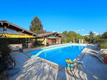 Villa con piscina in vendita a Coles